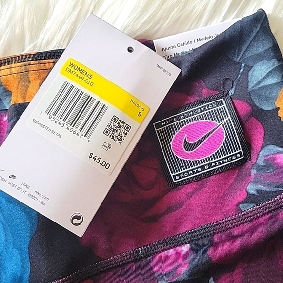 Women's Nike Training Shorts - Picture 2 of 6